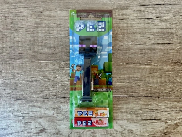 PEZ Figurka Minecraft + 2 PEZ Štangličky ovocné 17g